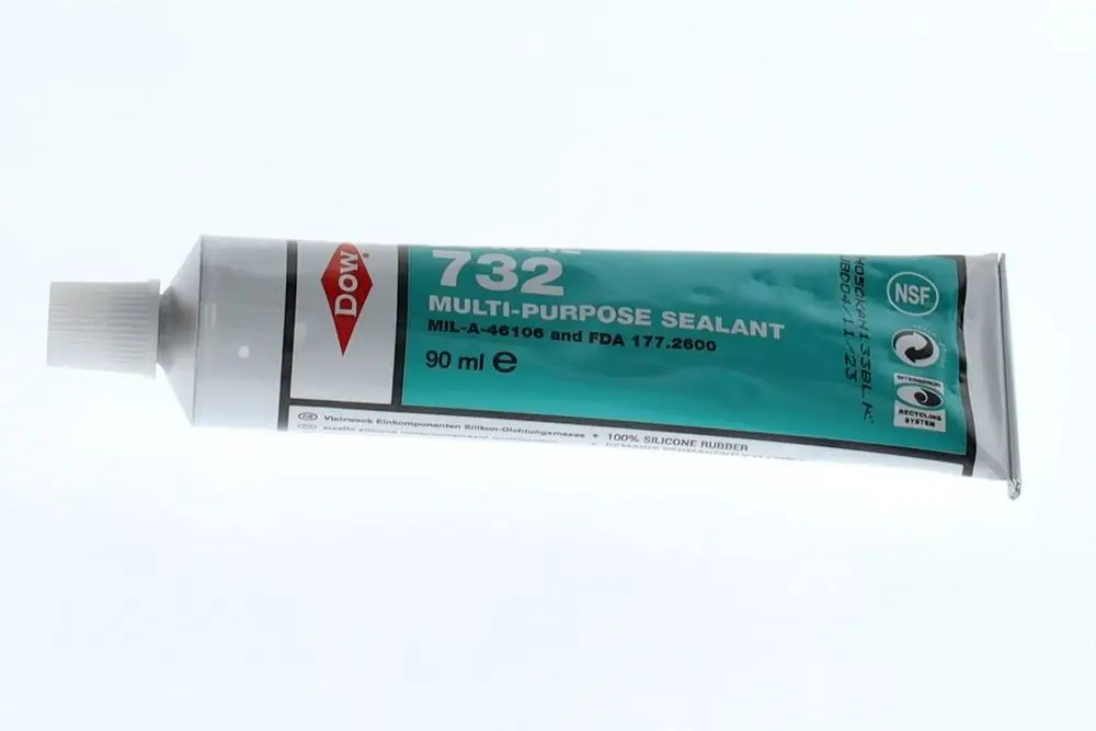 Tube mit Dichtmasse der Marke Bosch, in silber-blauem Design, mit Verschluss. Die Tube ist 90 ml. Aufgedruckte Informationen und Symbole sind sichtbar.